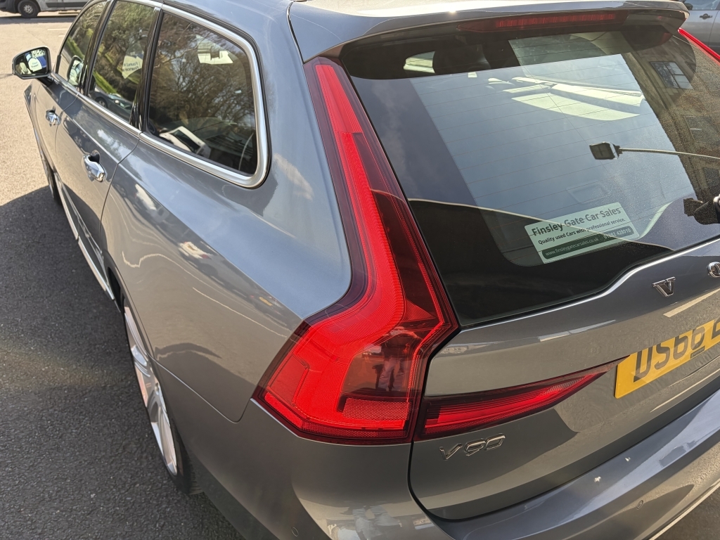 Volvo V90 2.0L D4 Momentum 188 Bhp White #20
