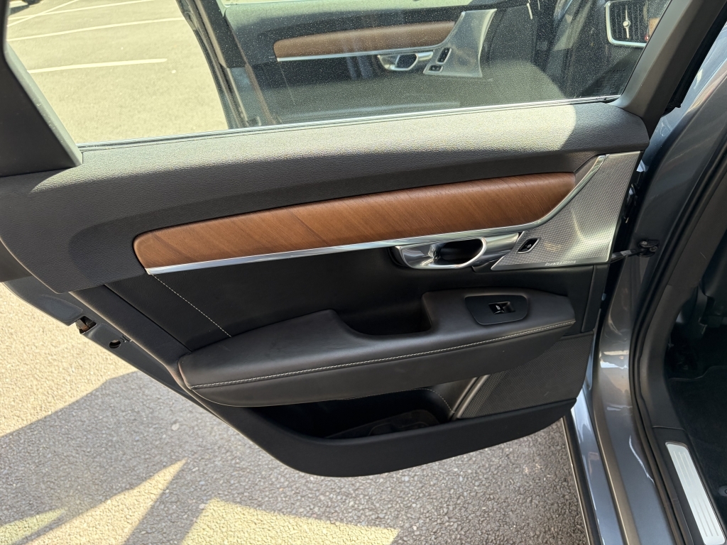 Volvo V90 2.0L D4 Momentum 188 Bhp White #31