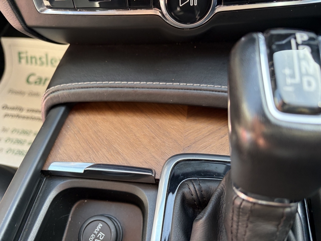 Volvo V90 2.0L D4 Momentum 188 Bhp White #63