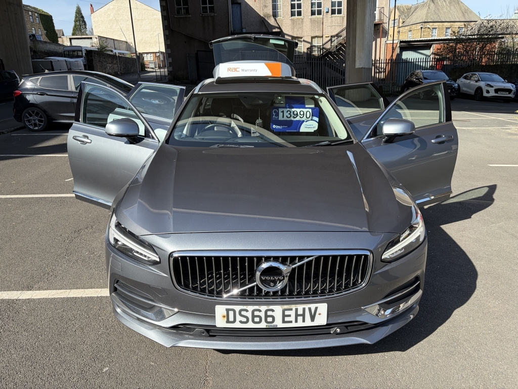 Volvo V90 2.0L D4 Momentum 188 Bhp White #81