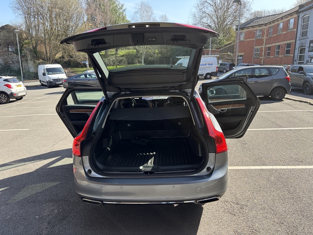 Volvo V90 2.0L D4 Momentum 188 Bhp White #82