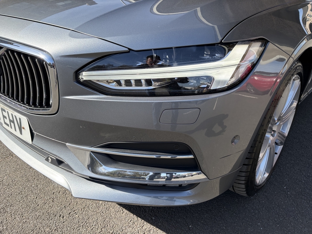 Volvo V90 2.0L D4 Momentum 188 Bhp White #16