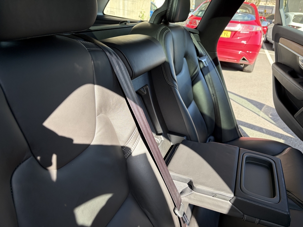 Volvo V90 2.0L D4 Momentum 188 Bhp White #38