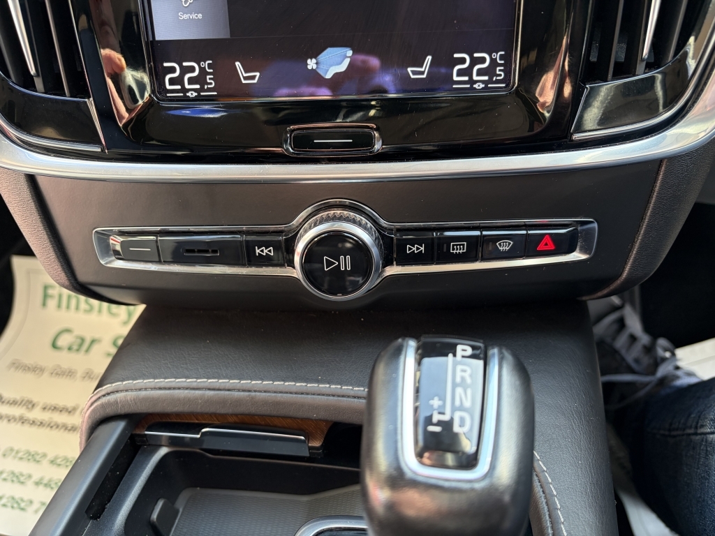 Volvo V90 2.0L D4 Momentum 188 Bhp White #61