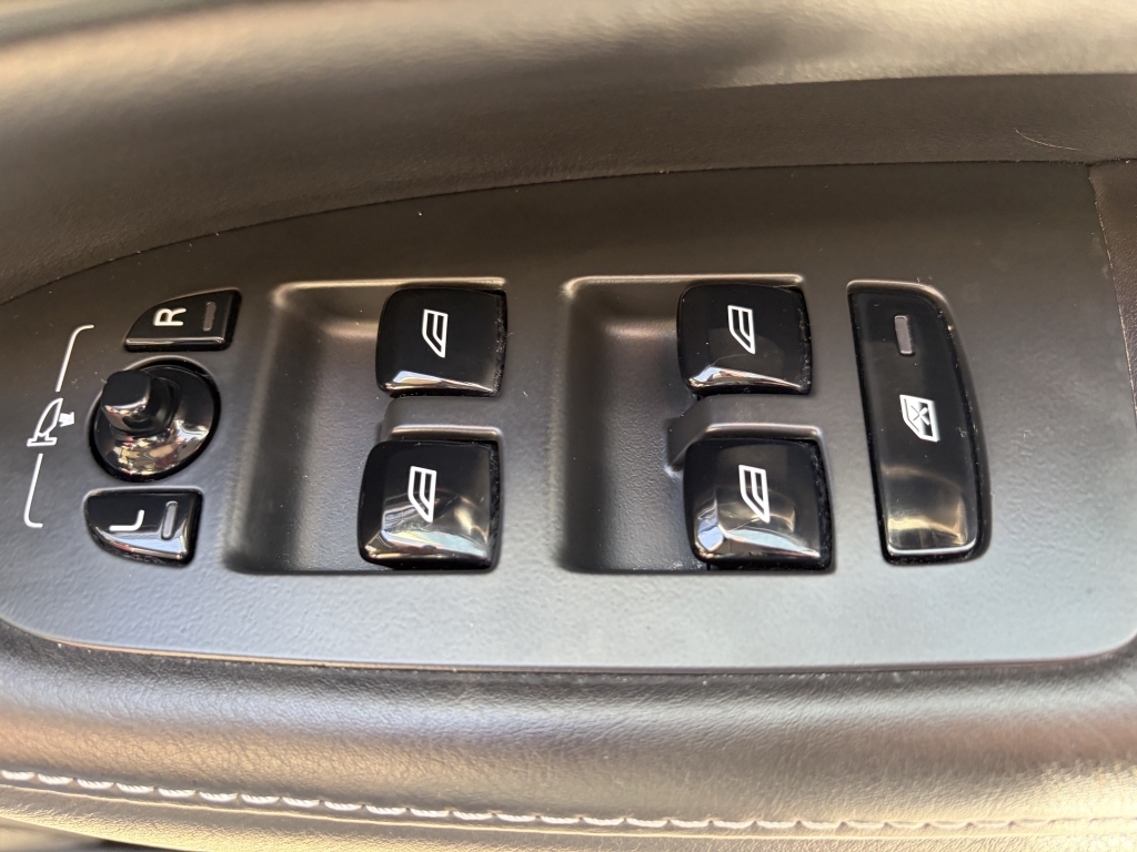 Volvo V90 2.0L D4 Momentum 188 Bhp White #53