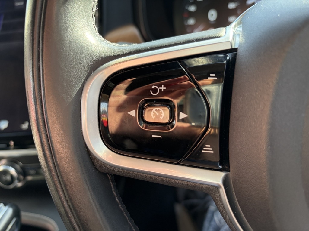 Volvo V90 2.0L D4 Momentum 188 Bhp White #56