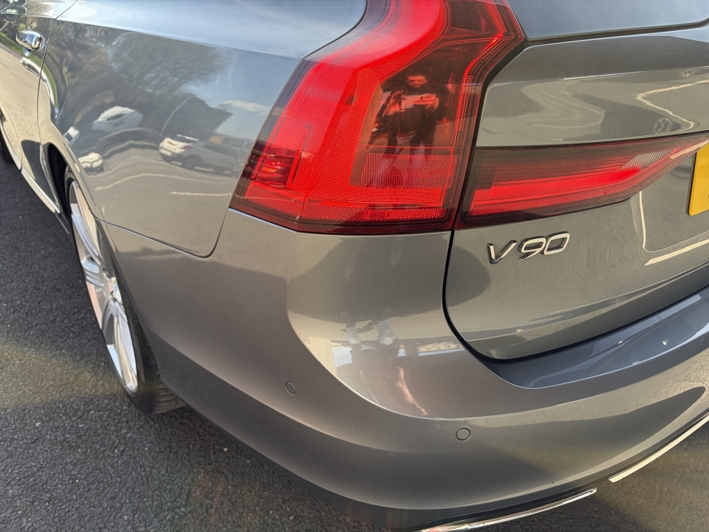 Volvo V90 2.0L D4 Momentum 188 Bhp White #21