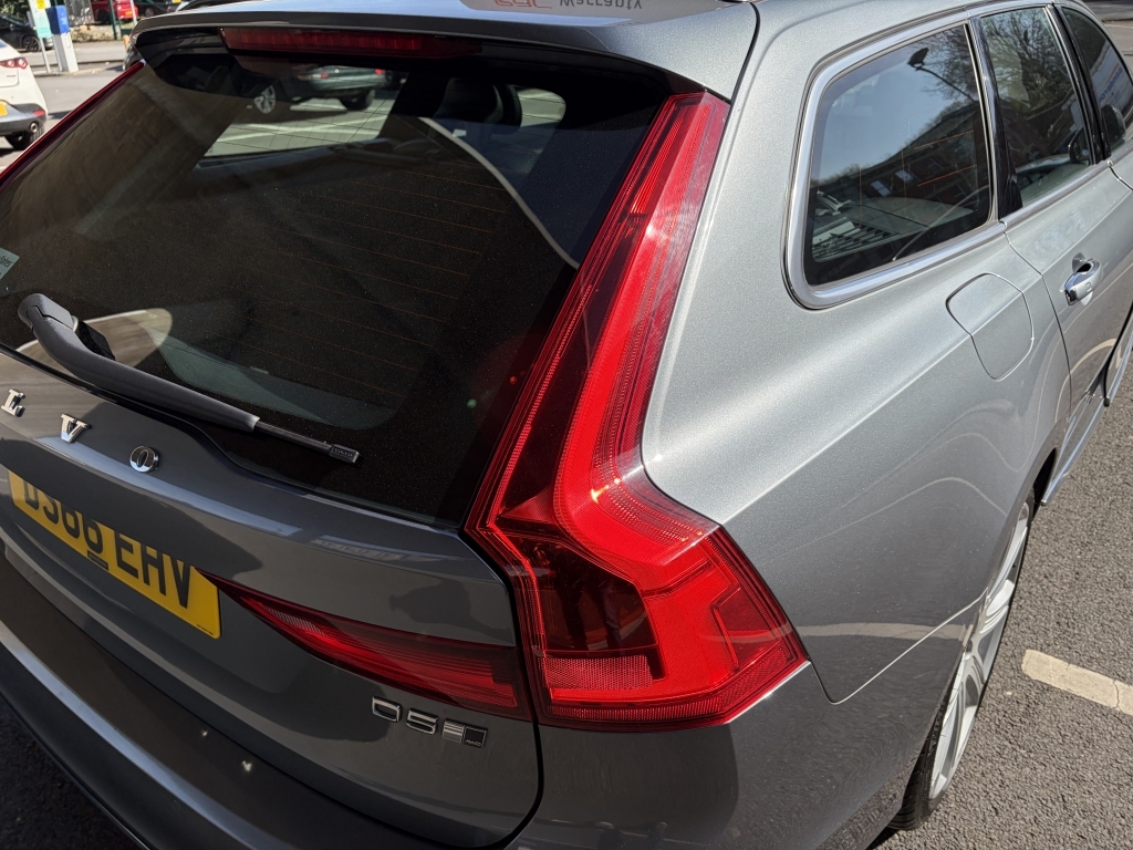 Volvo V90 2.0L D4 Momentum 188 Bhp White #18