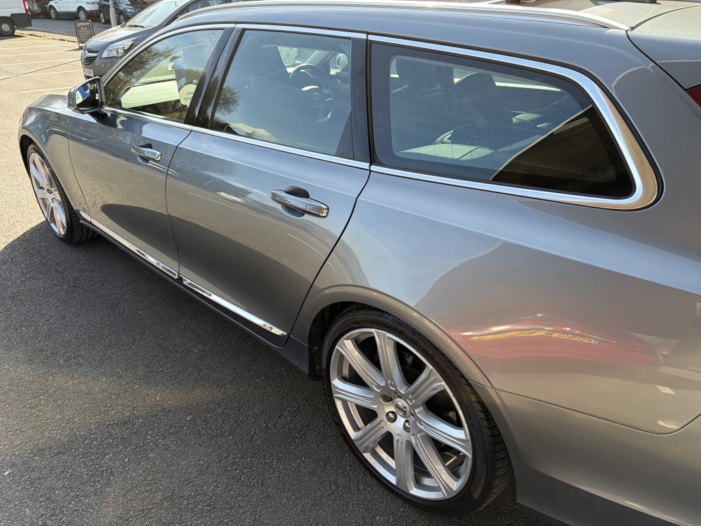 Volvo V90 2.0L D4 Momentum 188 Bhp White #12
