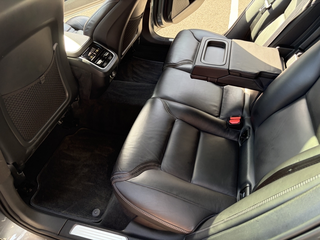 Volvo V90 2.0L D4 Momentum 188 Bhp White #40