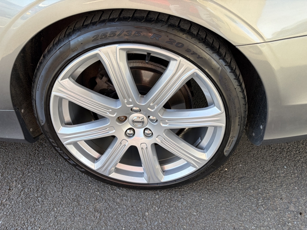 Volvo V90 2.0L D4 Momentum 188 Bhp White #26