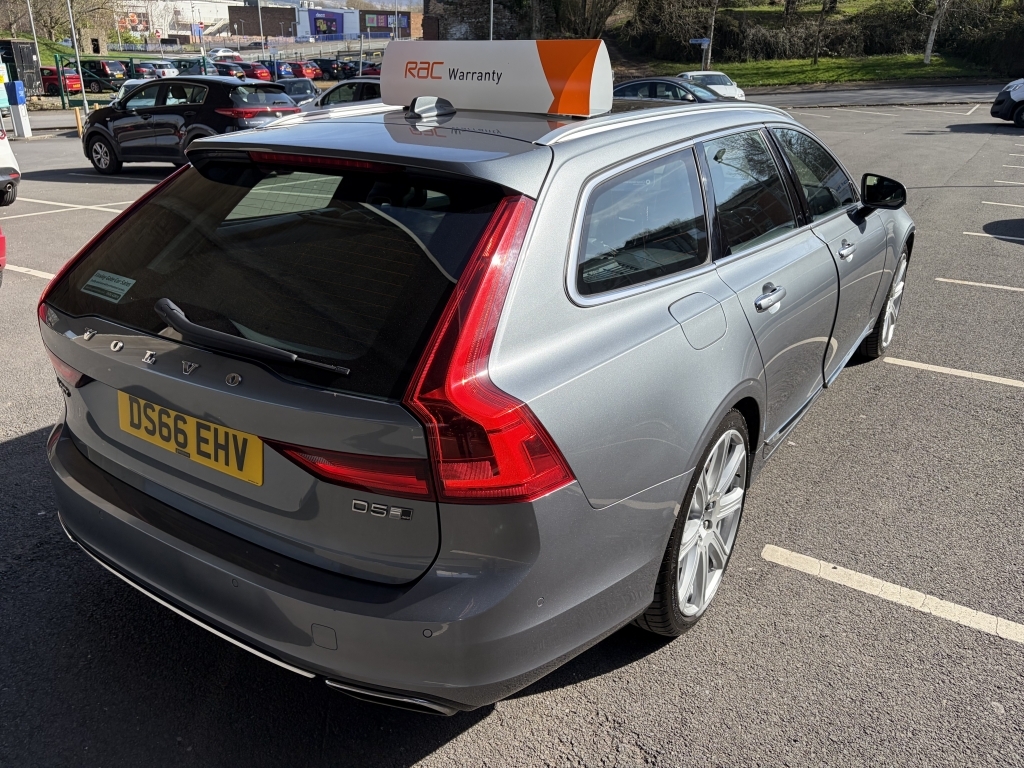 Volvo V90 2.0L D4 Momentum 188 Bhp White #8