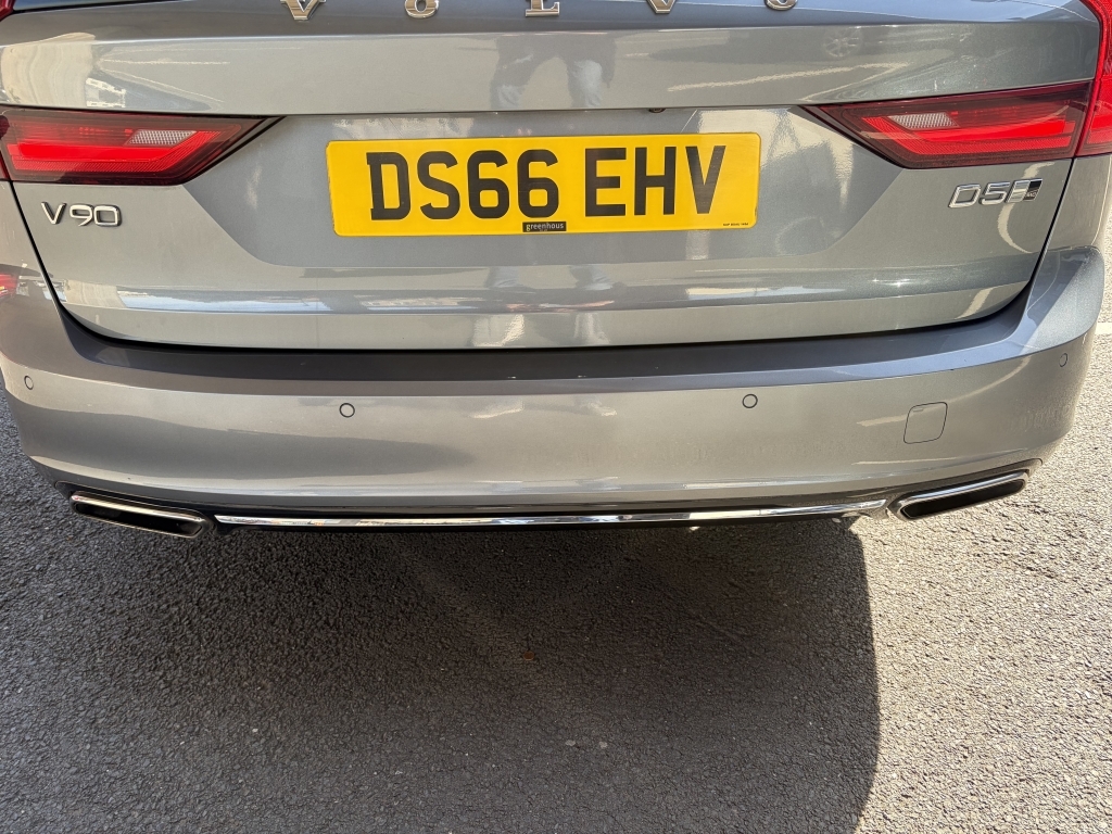 Volvo V90 2.0L D4 Momentum 188 Bhp White #10