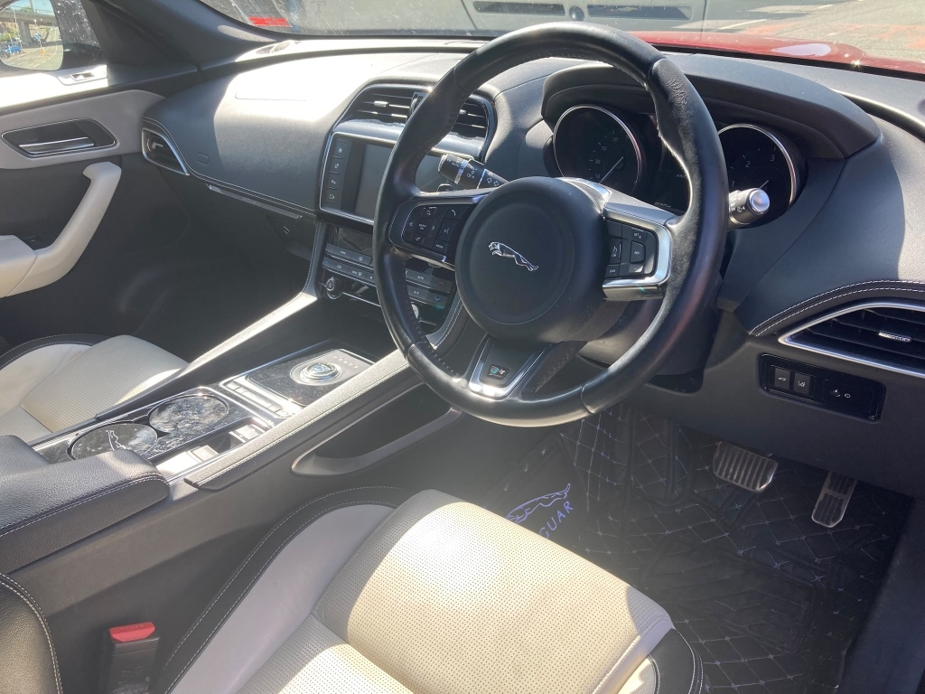 Jaguar F-Pace 2.0 R-sport Awd Red #3