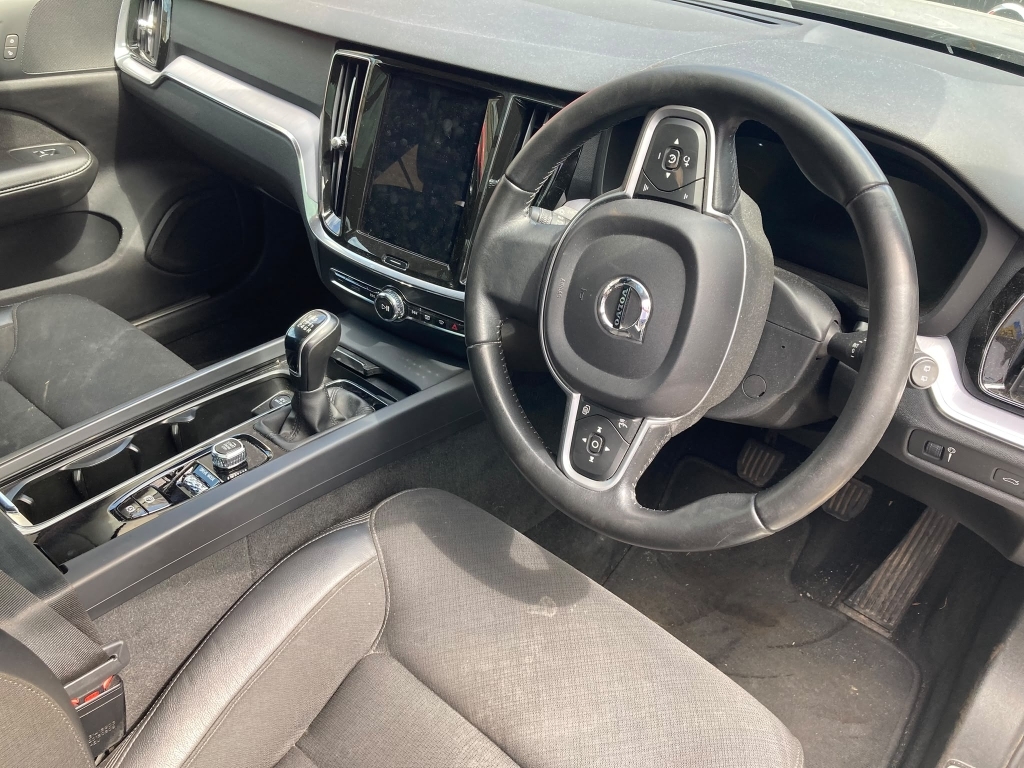 Volvo V60 2.0 D4 Momentum Silver #2