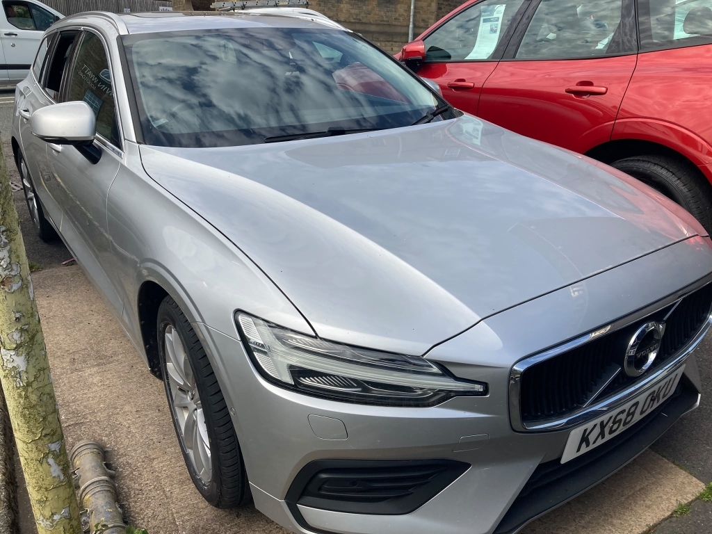 Volvo V60 2.0 D4 Momentum Silver