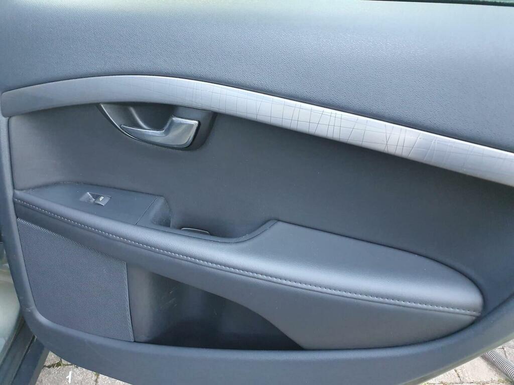 Volvo XC70 2.4 D5 Se Lux Silver #36