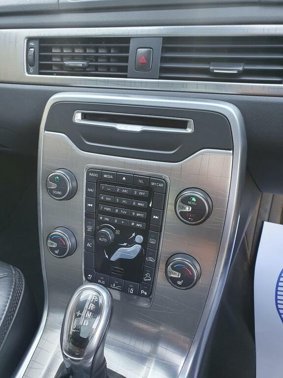 Volvo XC70 2.4 D5 Se Lux Silver #13
