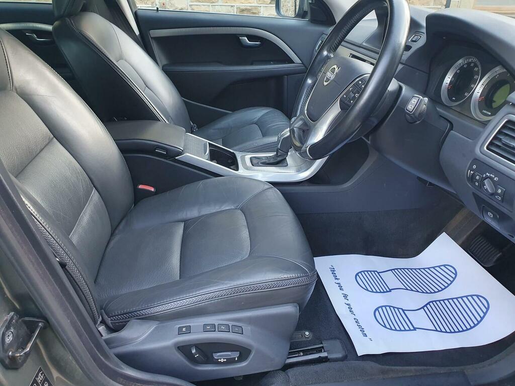 Volvo XC70 2.4 D5 Se Lux Silver #25