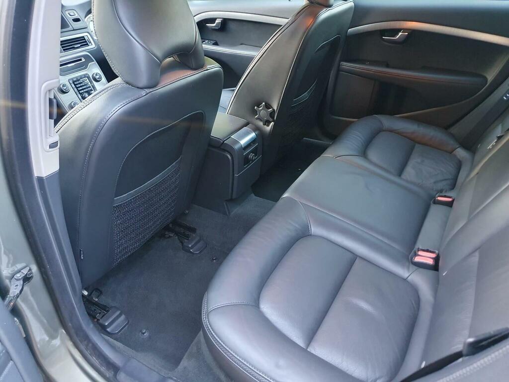Volvo XC70 2.4 D5 Se Lux Silver #22