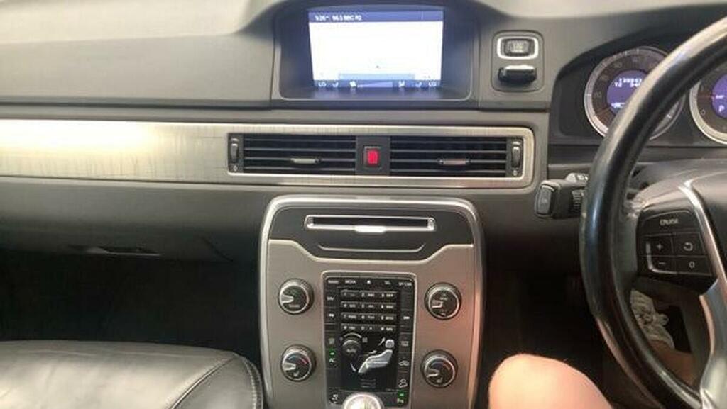 Volvo XC70 D3drive Es 5-Door White #10