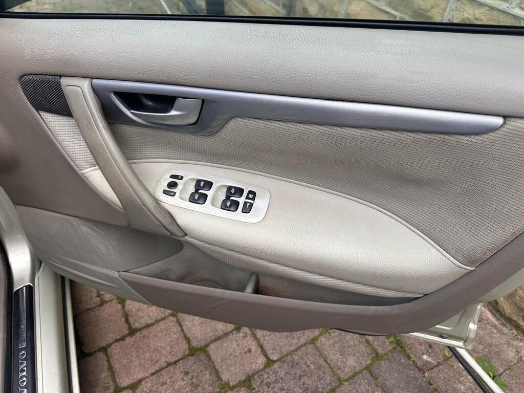 Volvo S60 Saloon 2.0T S 200505 Silver #19