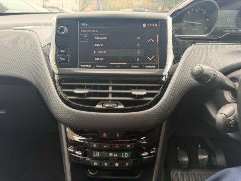 Peugeot 2008 Puretech Active Grey #11