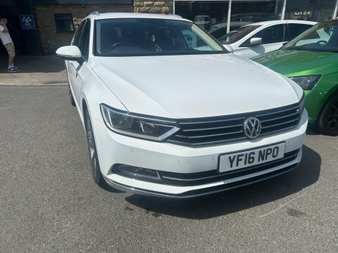 Volkswagen Passat 2016 16 Gt White #5