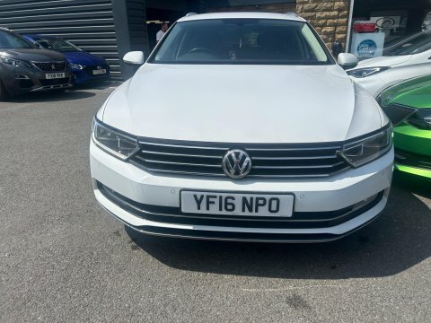 Volkswagen Passat 2016 16 Gt White #2