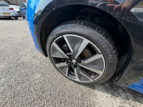 Peugeot e-208 50Kwh Gt Premium Black #28