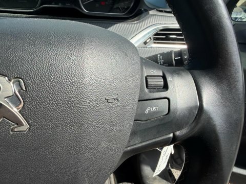 Peugeot 2008 2008 Allure Premium Puretech Ss White #11