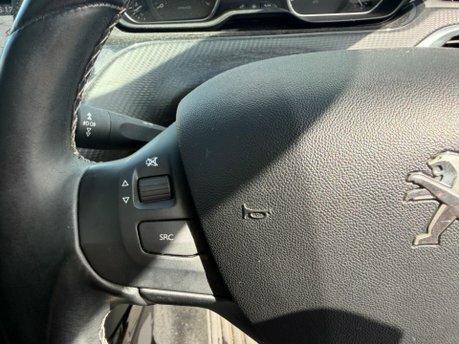 Peugeot 2008 2008 Allure Premium Puretech Ss White #26