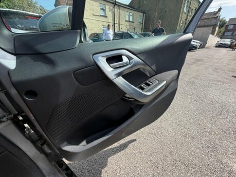 Peugeot 2008 2008 Allure Premium Puretech Ss White #28