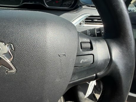 Peugeot 2008 2008 Allure Premium Puretech Ss White #27