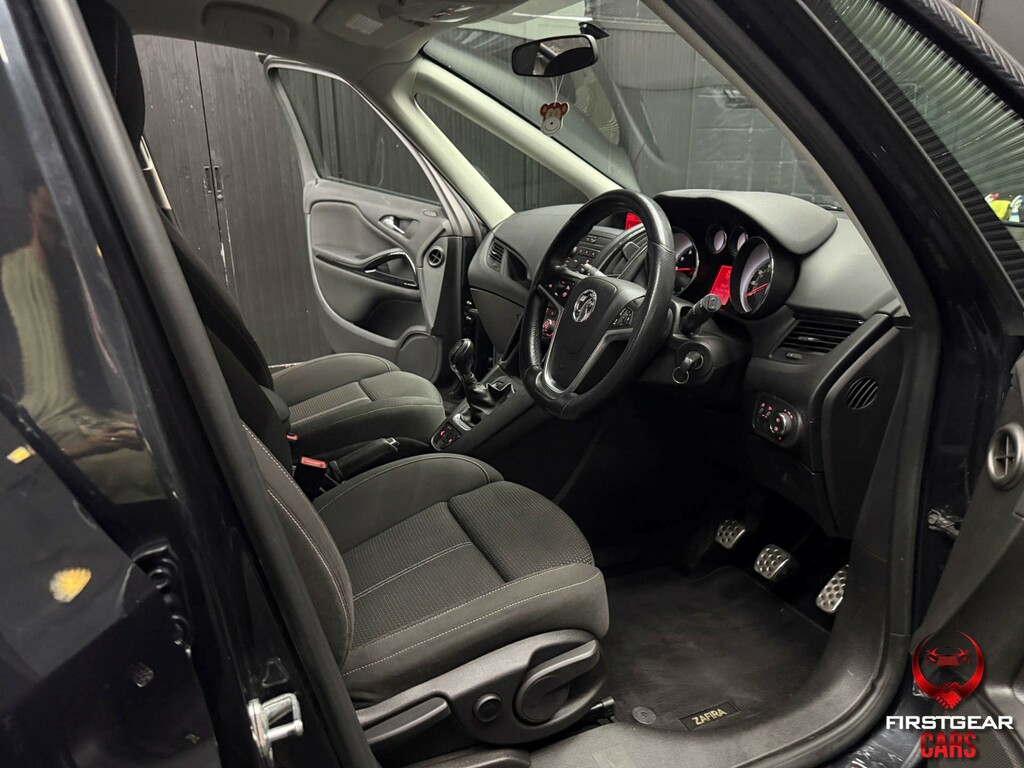 Vauxhall Zafira Tourer Design Red #18