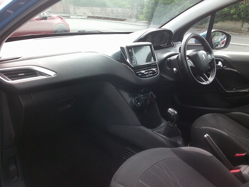 Peugeot 208 Active Silver #8