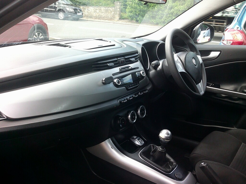 Alfa Romeo Giulietta 1.6 Jtdm-2 Turismo Black #2