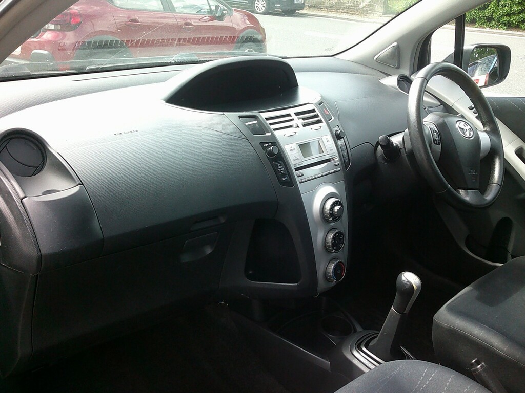 Toyota Yaris Hatchback Grey #8