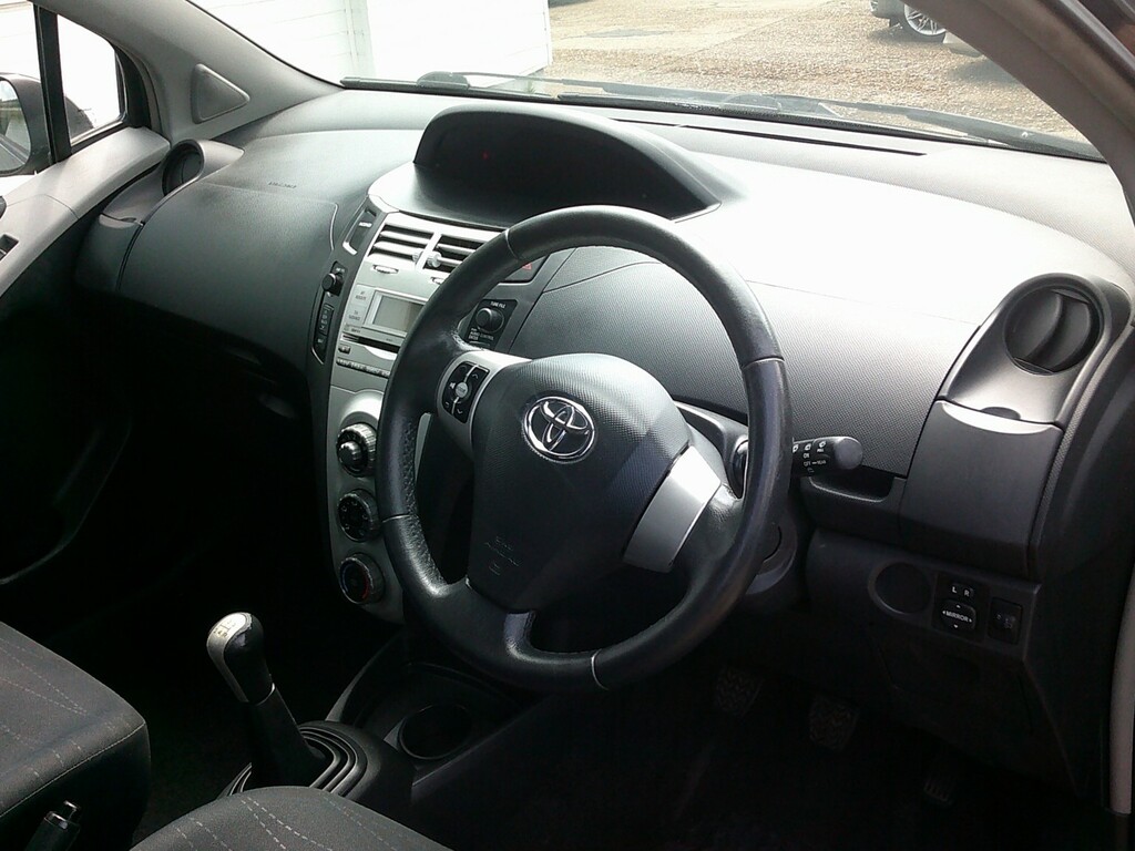 Toyota Yaris Hatchback Grey #7