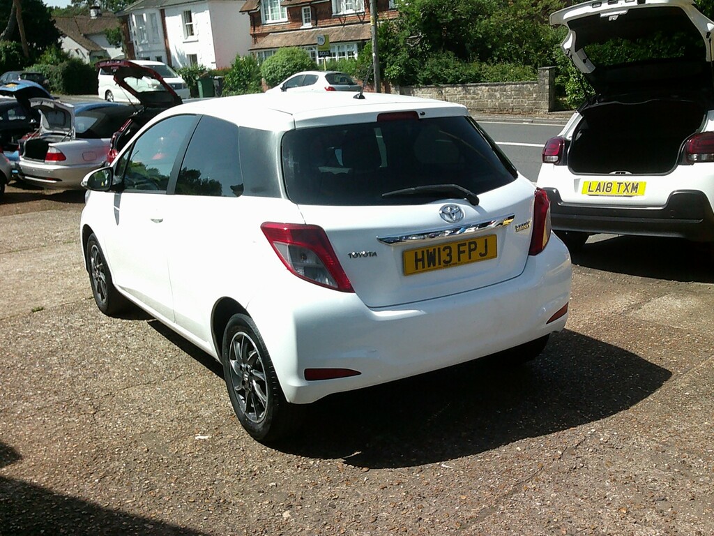 Toyota Yaris 1.0 Vvt-i Edition White #4