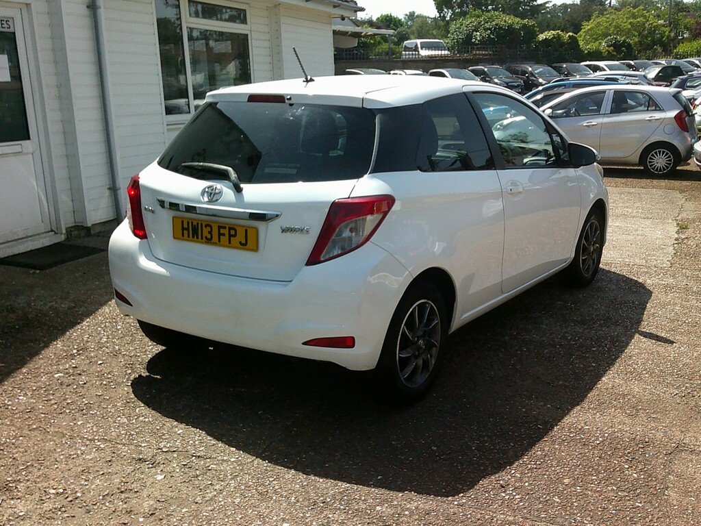 Toyota Yaris 1.0 Vvt-i Edition White #2