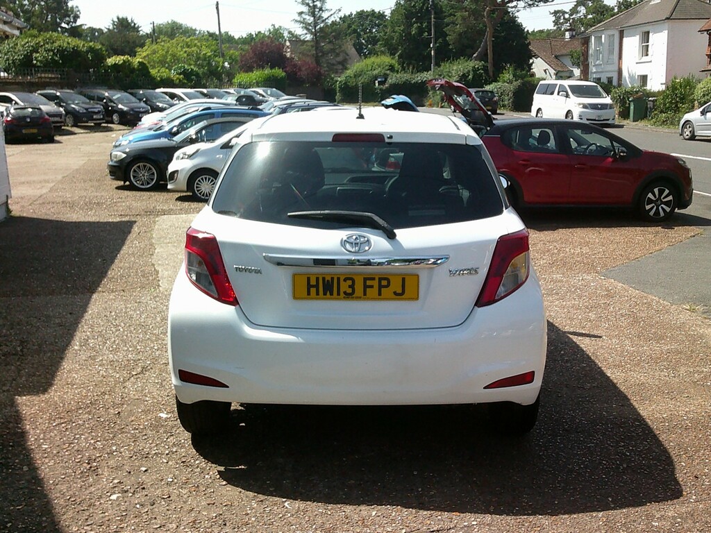 Toyota Yaris 1.0 Vvt-i Edition White #3