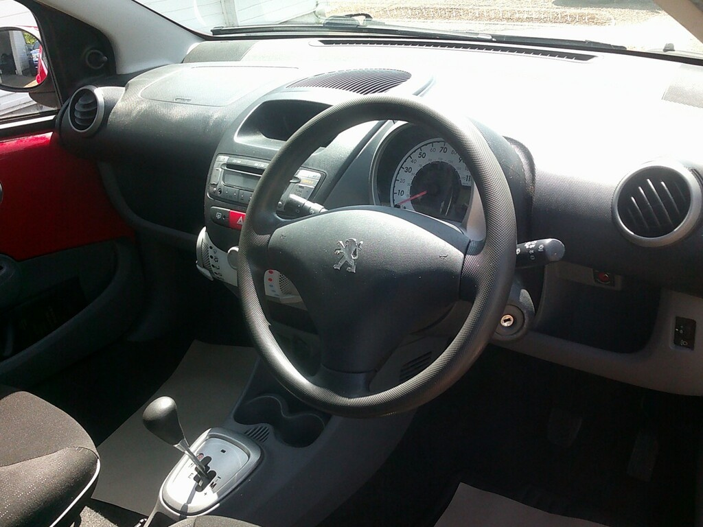 Peugeot 107 1.0 12V Urban Red #6