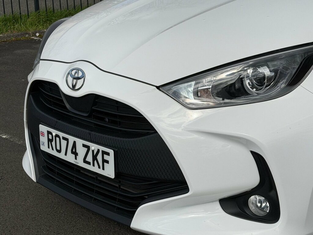 Toyota Yaris 1.5 Hybrid Icon Cvt RO74ZKF White #5