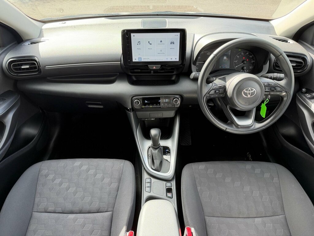 Toyota Yaris 1.5 Hybrid Icon Cvt RO74ZKF White #2