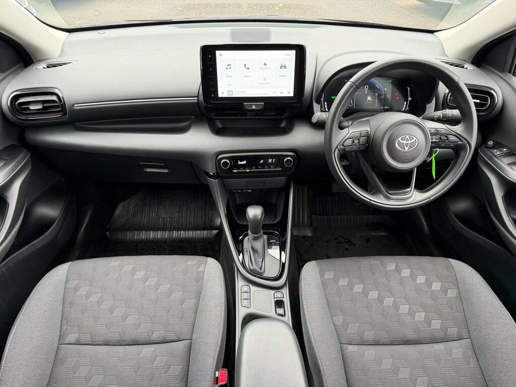 Toyota Yaris 1.5 Hybrid Design Cvt RV74NSE Black #2