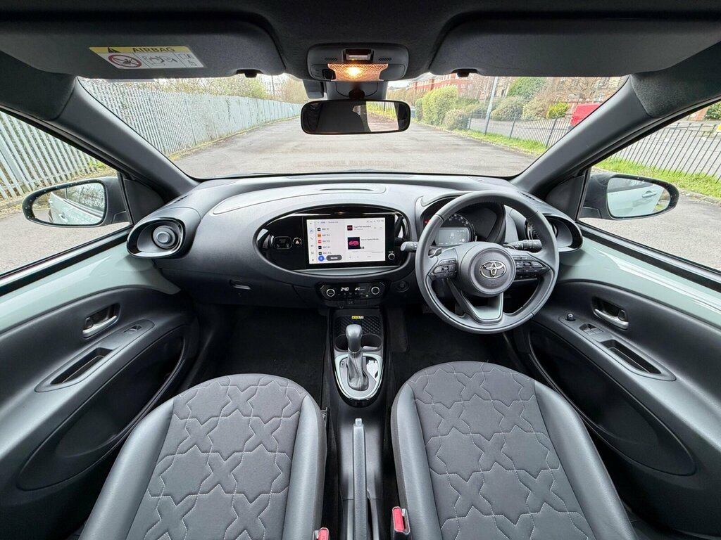 Toyota Aygo X 1.0 Vvt-i Exclusive RE24HLO #2