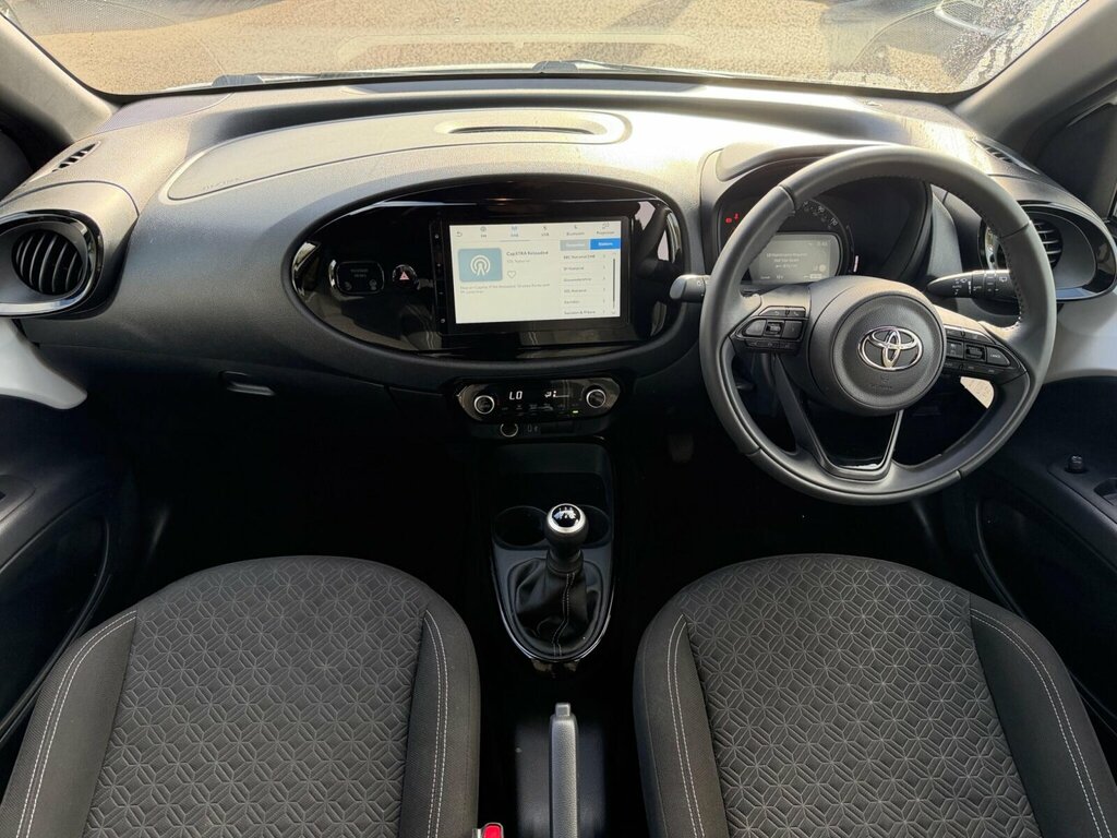 Toyota Aygo X 1.0 Vvt-i Edge RV74WYW White #2