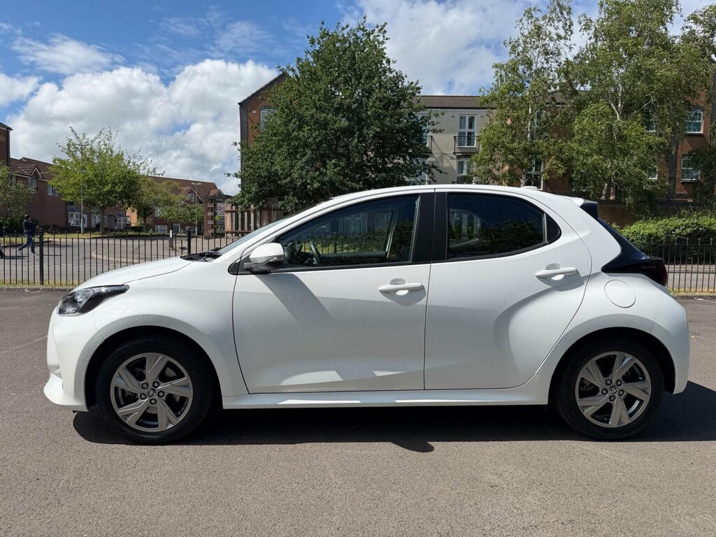 Toyota Yaris 1.5 Hybrid Icon Cvt RV74YGU White #4