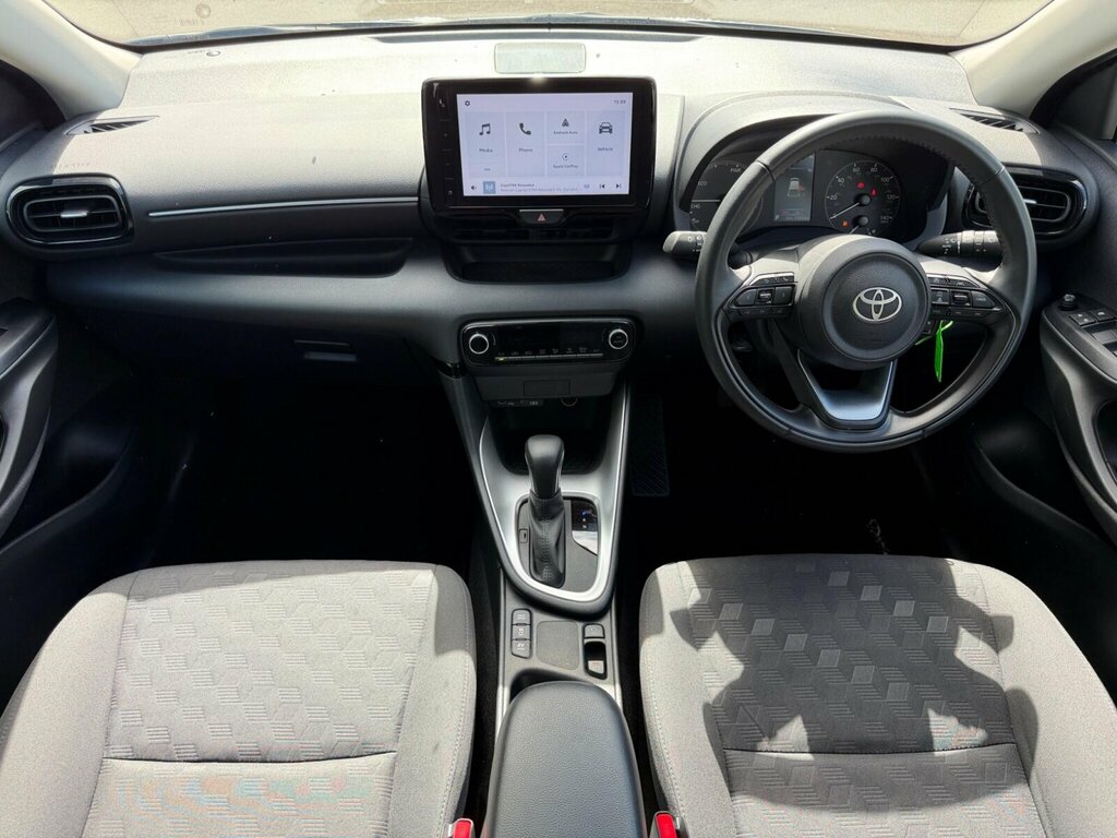 Toyota Yaris 1.5 Hybrid Icon Cvt RV74YGU White #2